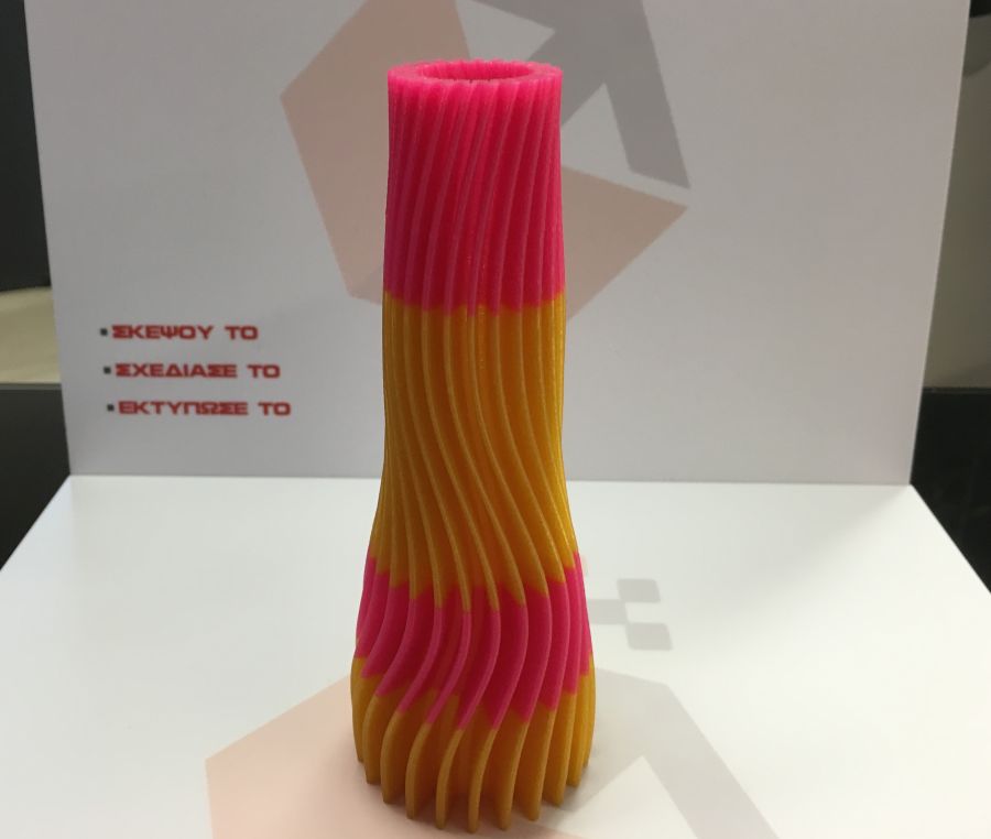 3d printed two collored vase